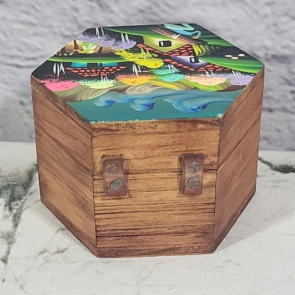Honduras Wooden Trinket Box Handpainted Village Scene 3